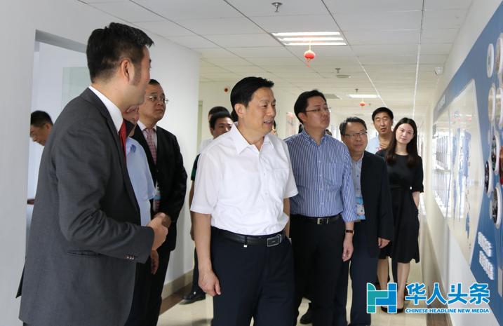 國務(wù)院新聞辦副主任郭衛(wèi)民蒞臨華人頭條調(diào)研